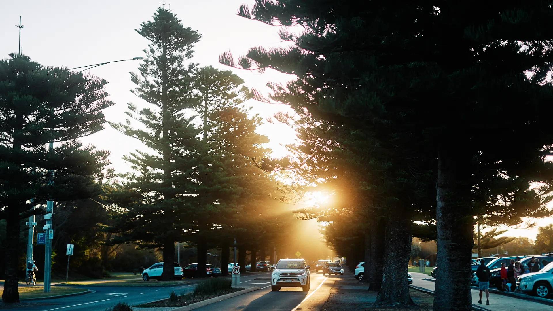 Pertobe Road at dusk