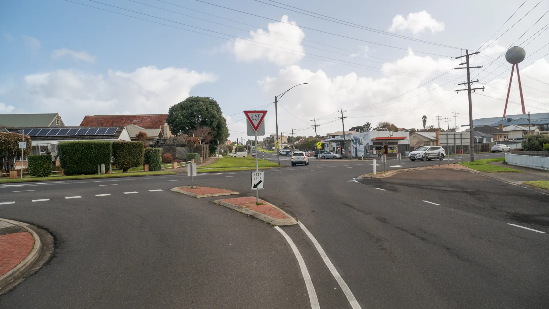 Busy intersection in East Warrnambool.