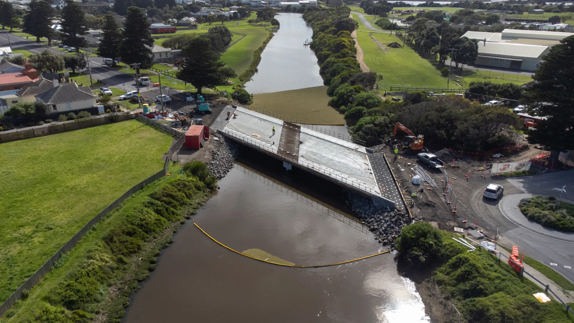 Edwards Bridge under construction.